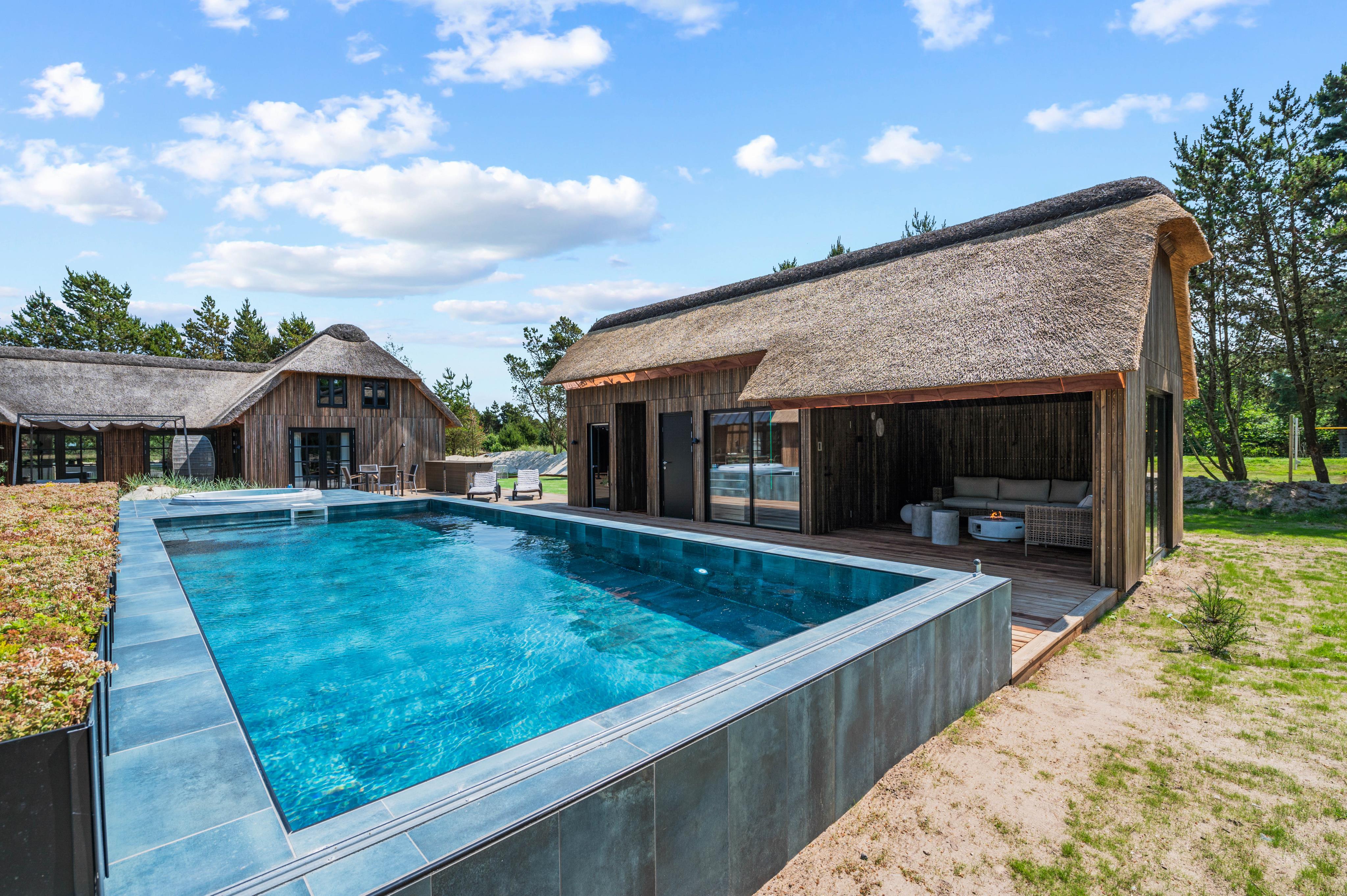 Urlaubstraum mit Pool und Meer in Blåvand wartet auf dich ...