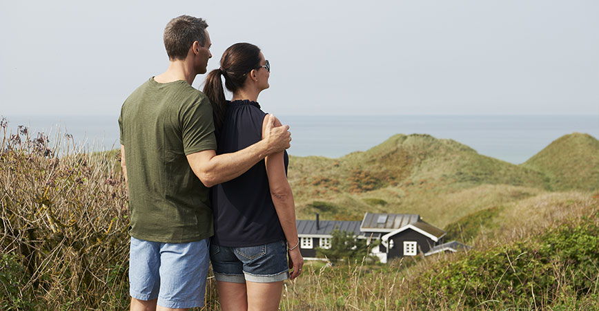 Hirtshals Paar am Ferienhaus